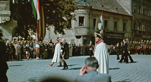 Mikor és hogyan kellett volna kiválnia Magyarországnak a második világháborúból?